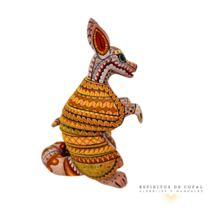 Alebrije Armadillo Zapoteca Tallado en Madera de Copal | Espíritus de Copal Oaxaca