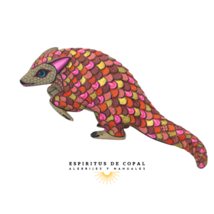 Alebrije Pangolín Tallado en Madera de Copal | Espíritus de Copal Oaxaca