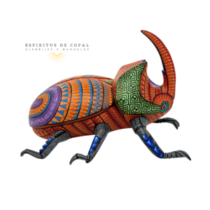 Alebrije Escarabajo Rinoceronte / Tallado en madera de copal / Espíritus de Copal / Oaxaca