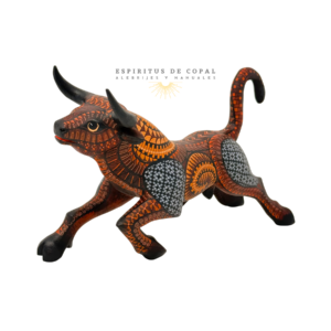 Alebrije Toro / Fuerza Ancestral / Tallado en madera de copal / Espíritus de Copal / Oaxaca