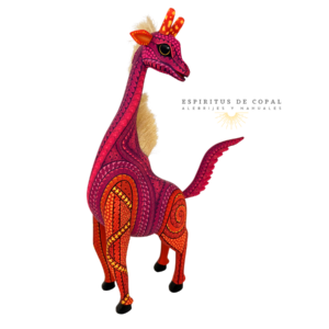 Alebrije Jirafa / Elevación Dulce / Tallado en madera de copal / Espíritus de Copal / Oaxaca