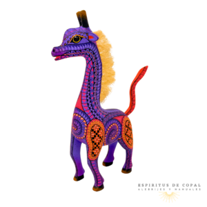 Alebrije Jirafa / Tallada en Madera de Copal / Espíritus de Copal / Oaxaca
