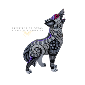Lobo: Alebrije de Lobo tallado en madera de copal y pintado a mano