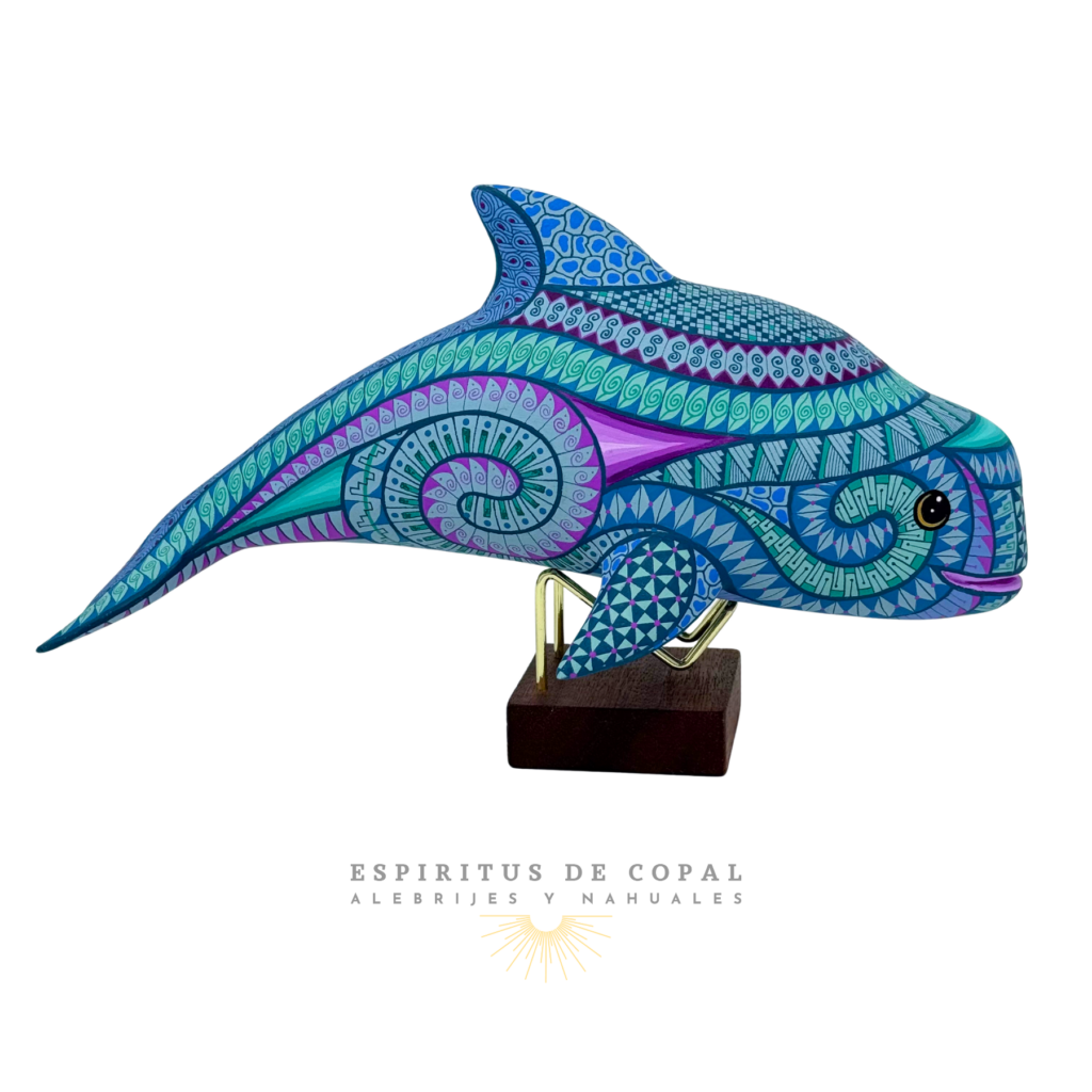 Delfín: Alebrije de delfín tallado y pintado a mano en madera de copal